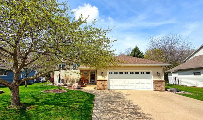 90 Rolling Green Cir, Oshkosh, WI 54904-6554