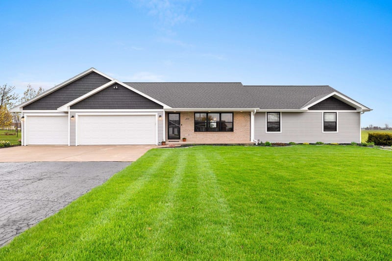 3154 Green Meadow Dr, De Pere, WI 54115-8850