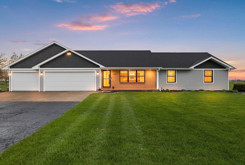 3154 Green Meadow Dr, De Pere, WI 54115-8850