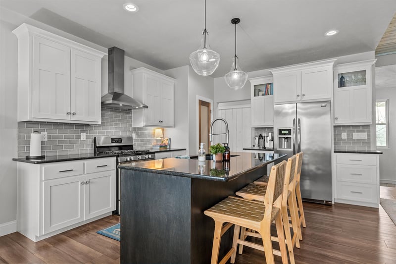 W6681 Charleen Ln, Greenville, WI 54942-8126