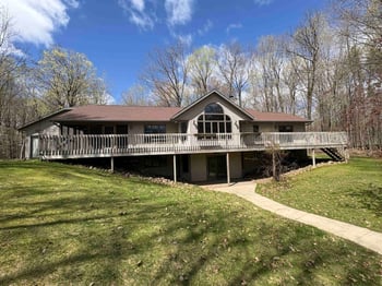 W9221 Amber Ln, Clintonville, WI 54929