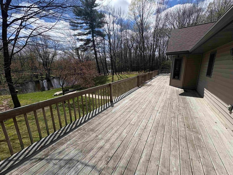 W9221 Amber Ln, Clintonville, WI 54929