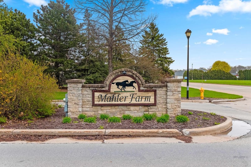 228 Bosworth Ln, Neenah, WI 54956-4976