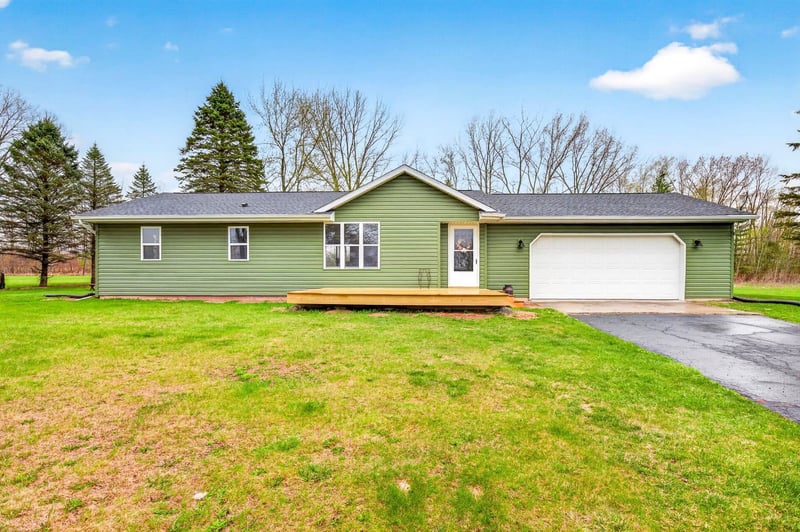 W3903 Adolph Rd, Seymour, WI 54165