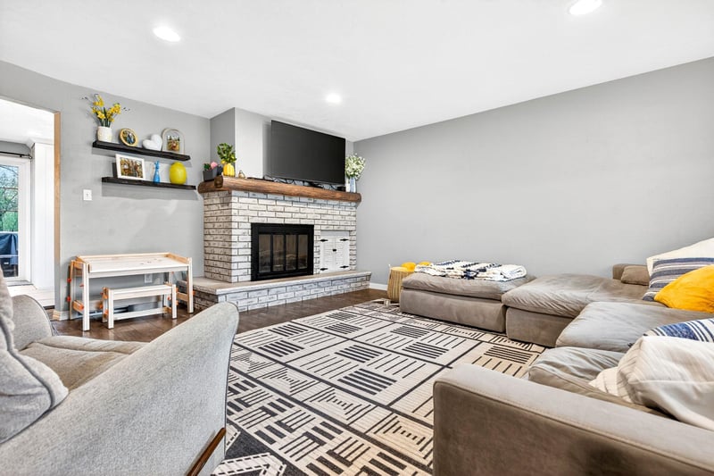 1396 Fatima St, Menasha, WI 54942-1422