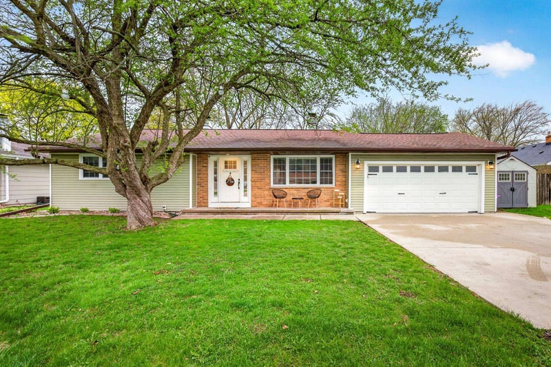 1396 Fatima St, Menasha, WI 54952-1421