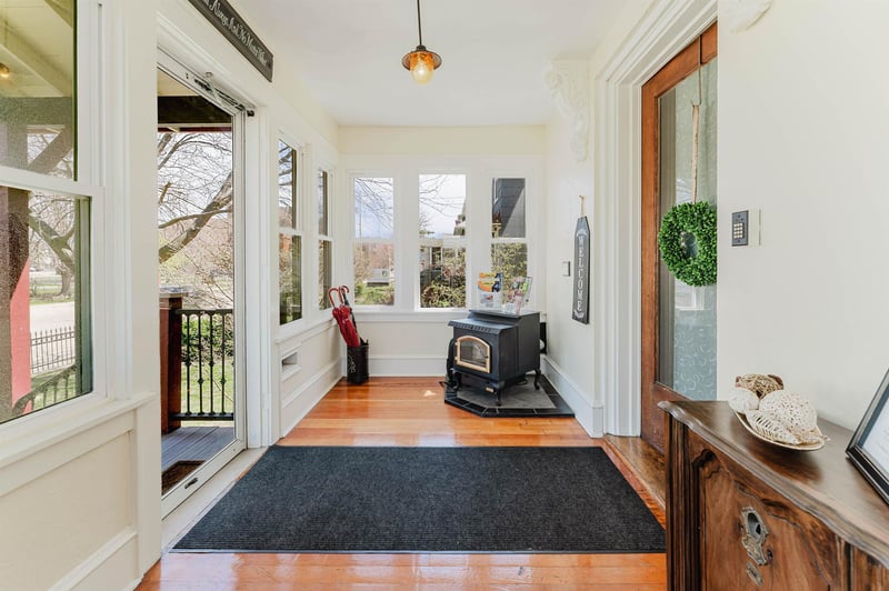 143 Church Ave, Oshkosh, WI 54901