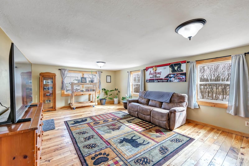 10931 Gillett Town Hall Rd, Gillett, WI 54124