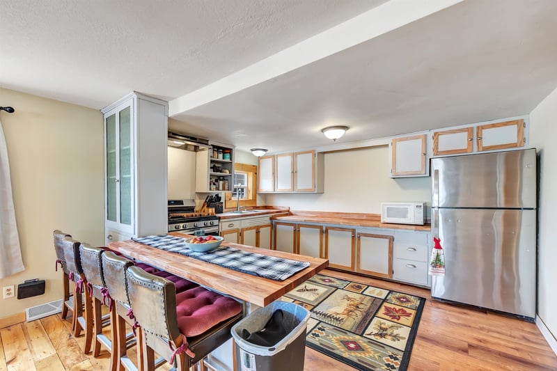 10931 Gillett Town Hall Rd, Gillett, WI 54124