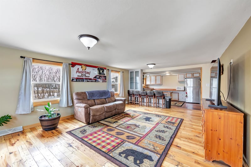 10931 Gillett Town Hall Rd, Gillett, WI 54124