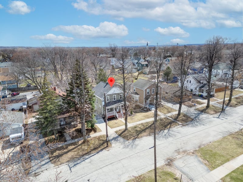419 Clay St, Green Bay, WI 54301-3806