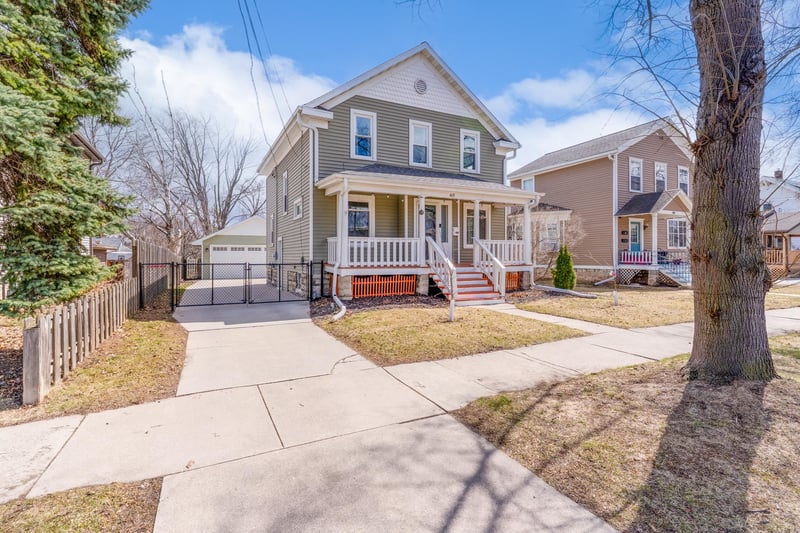 419 Clay St, Green Bay, WI 54301-3806