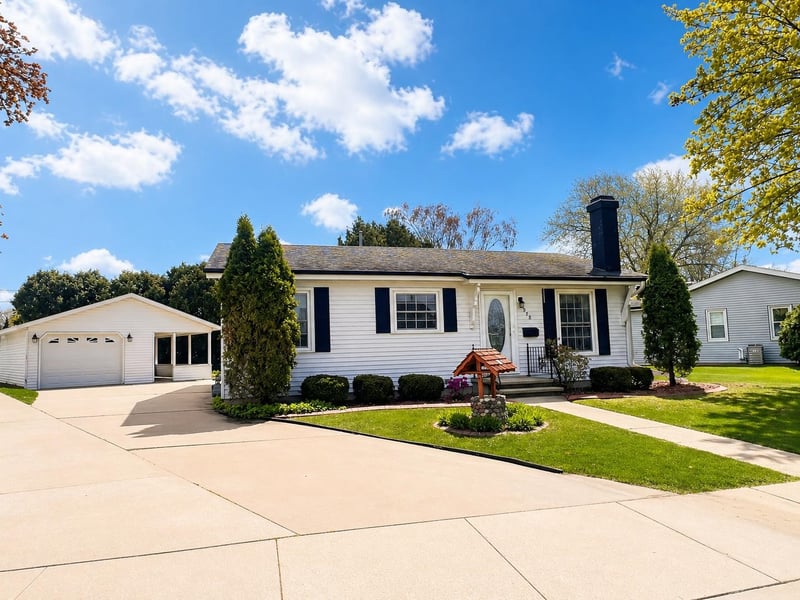 928 Westfield St, Oshkosh, WI 54902-6141