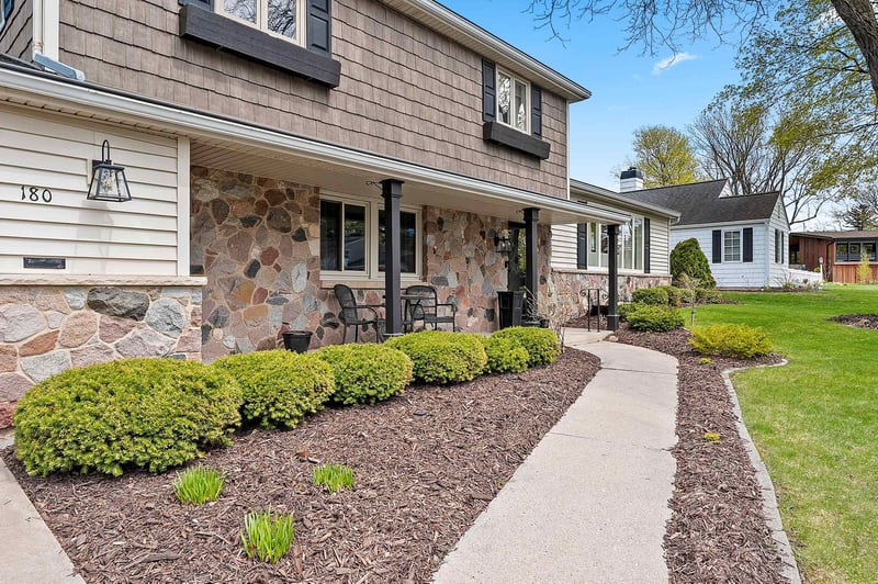 180 Arbor Ln, Green Bay, WI 54301