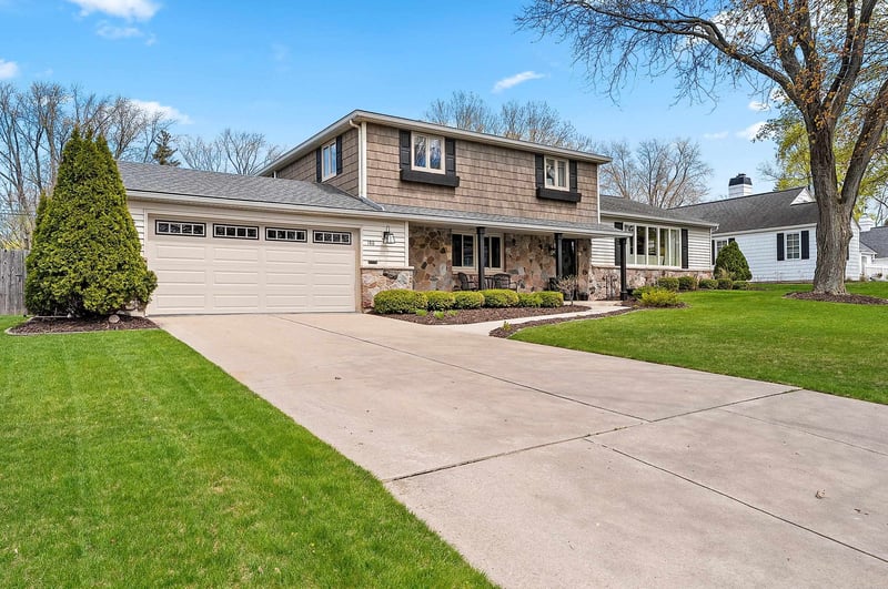 180 Arbor Ln, Green Bay, WI 54301