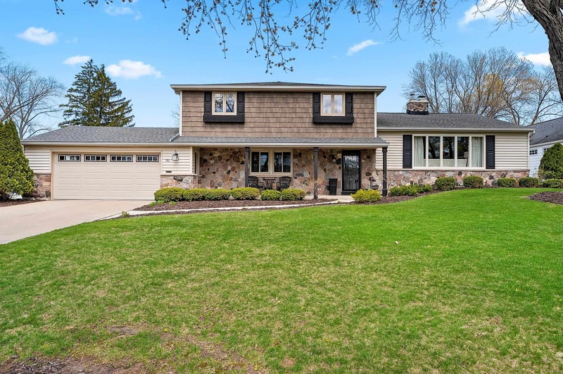 180 Arbor Ln, Green Bay, WI 54301