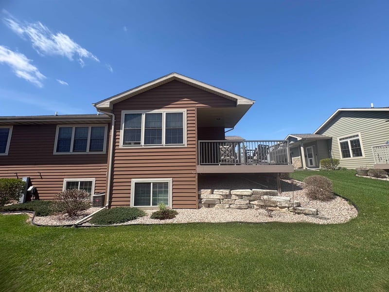 1256 Cameron Cir, Neenah, WI 54956