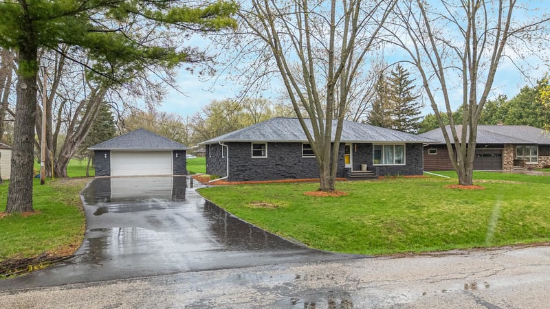 1034 Ridge Ln, Appleton, WI 54914
