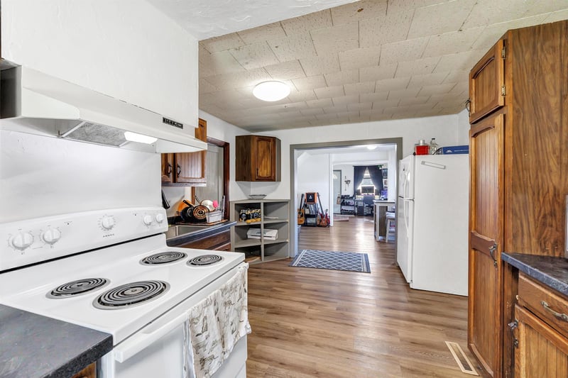 130 Summit St, Pulaski, WI 54162