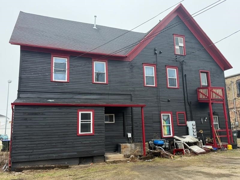 409 3rd St, Algoma, WI 54201
