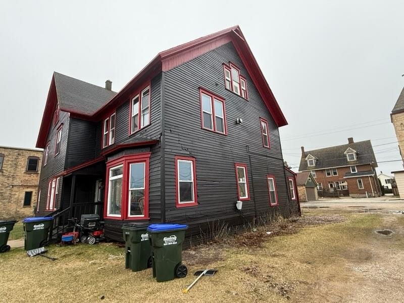 409 3rd St, Algoma, WI 54201