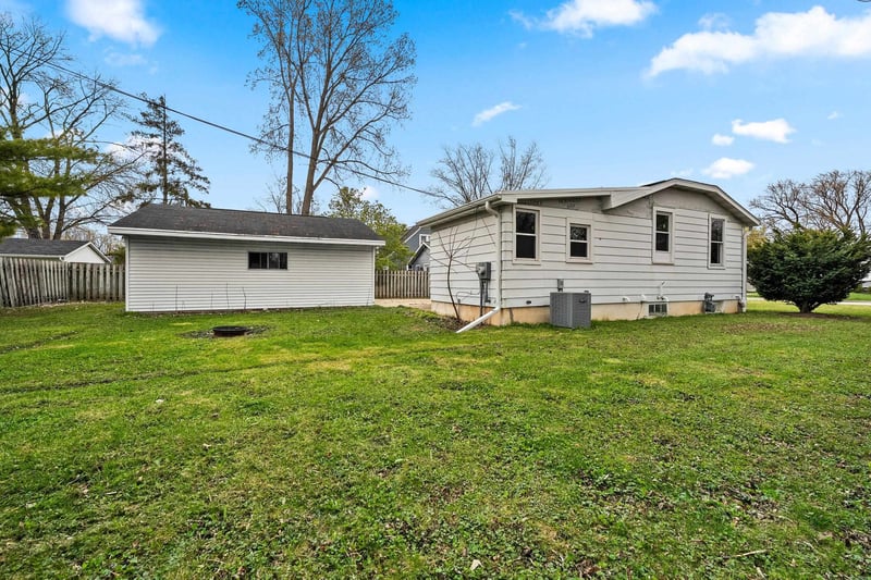 530 Morris Ave, Ashwaubenon, WI 54304