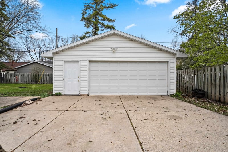 530 Morris Ave, Ashwaubenon, WI 54304