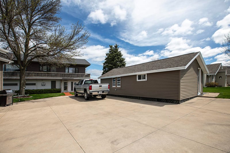 2384 Hickory Ln, Oshkosh, WI 54901-2520