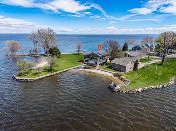 2384 Hickory Ln, Oshkosh, WI 54901-2520