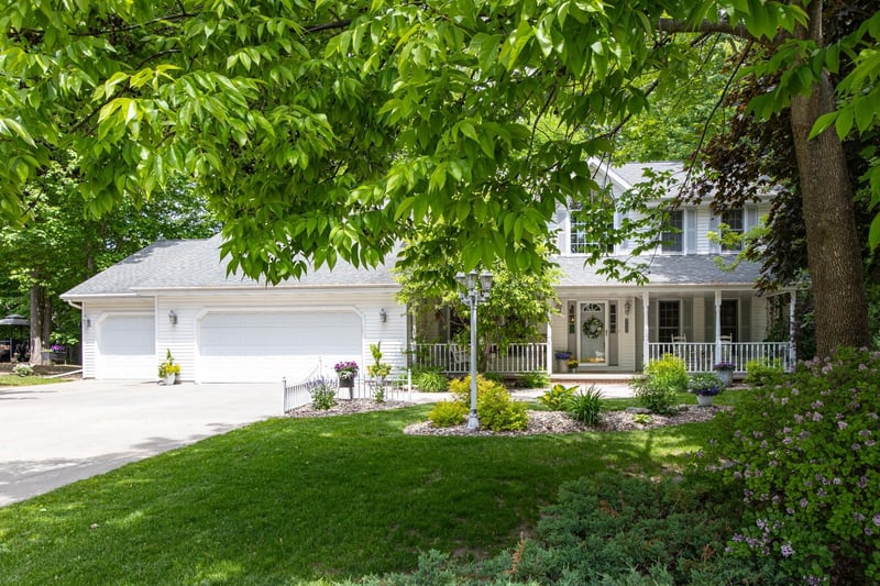 W5940 Moonflower Dr, Appleton, WI 54915