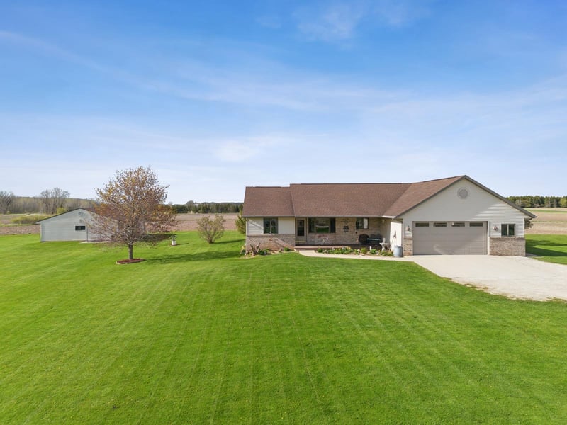 W2150 Crosstown Rd, Hilbert, WI 54129