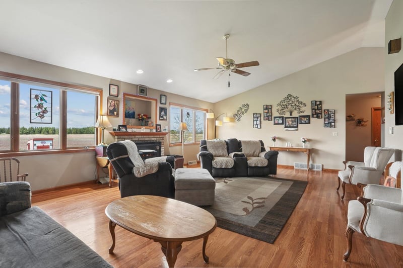 W2150 Crosstown Rd, Hilbert, WI 54129