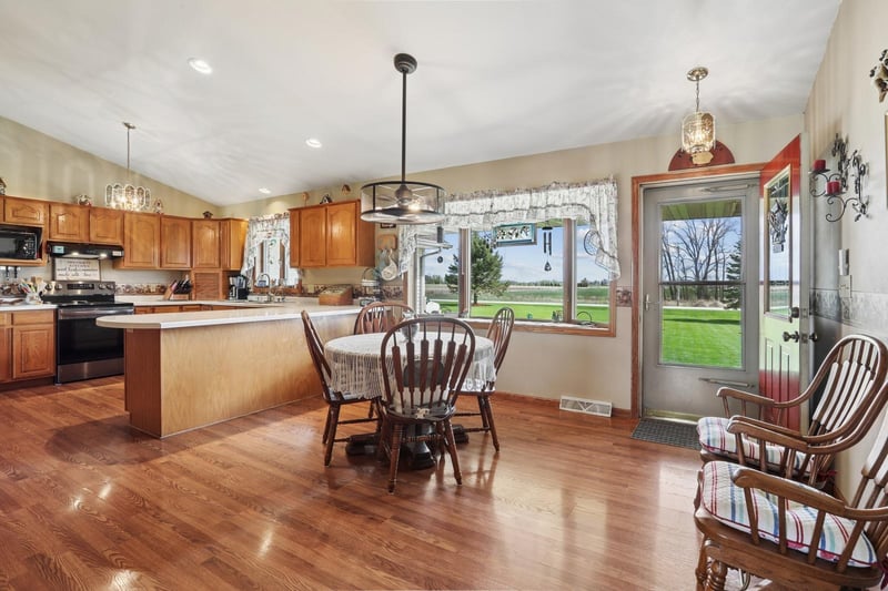W2150 Crosstown Rd, Hilbert, WI 54129