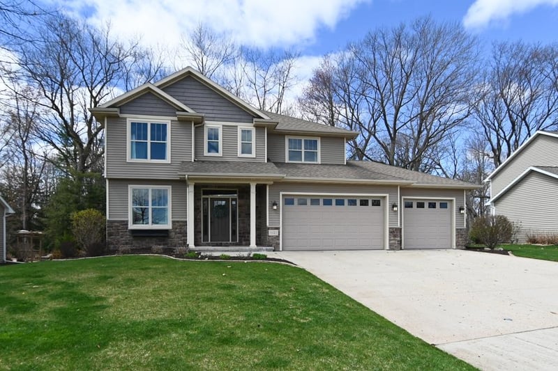 1121 Herne Bay Way, Green Bay, WI 54313-9588