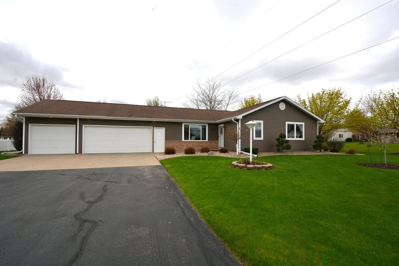 W5997 Garnet Dr, Appleton, WI 54915