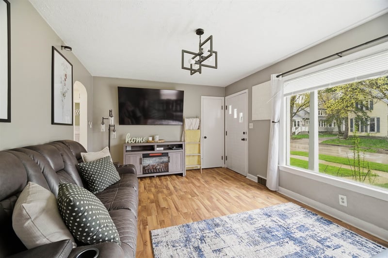 1513 Superior St, Appleton, WI 54911