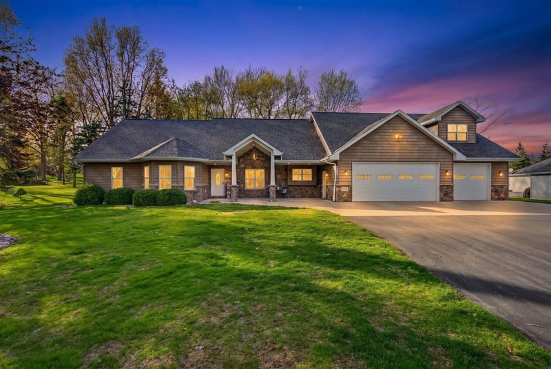 1216 Apple Creek Rd, Appleton, WI 54913