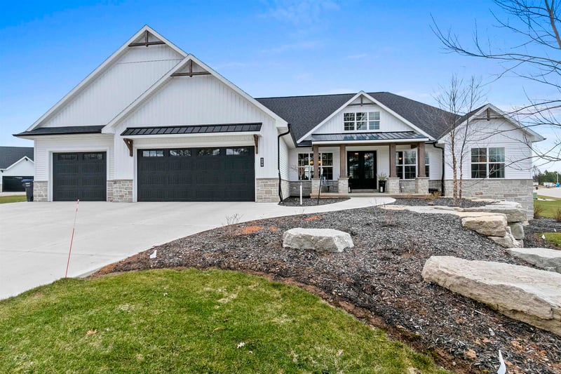 699 Blackberry Ct, Oneida, WI 54155
