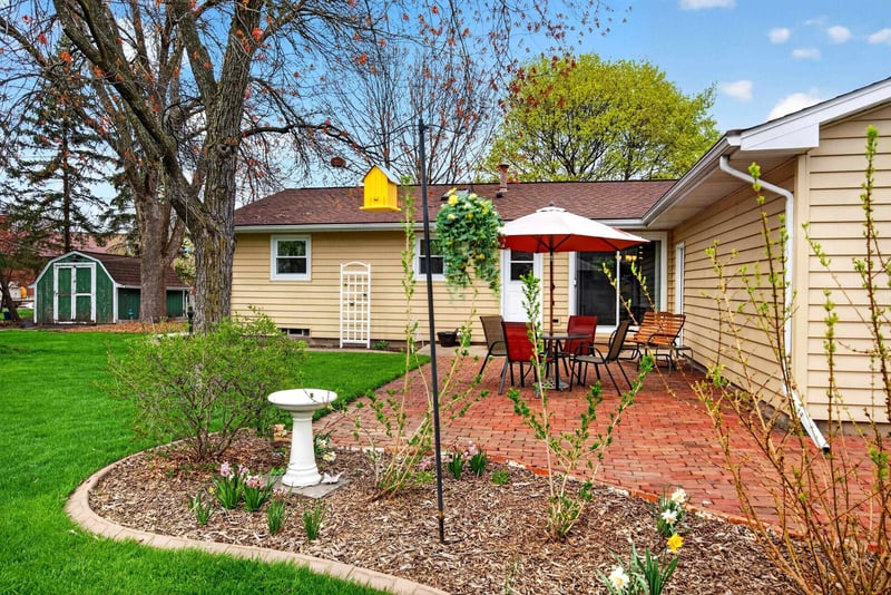 1296 Lakeview Ln, Menasha, WI 54952