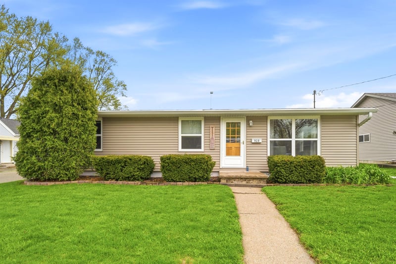 920 Lark St, Oshkosh, WI 54902