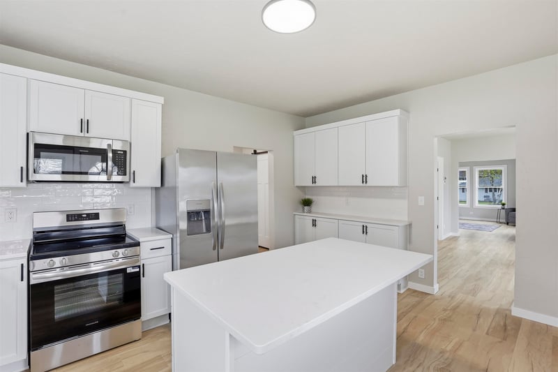 1602 Division St, New London, WI 54961