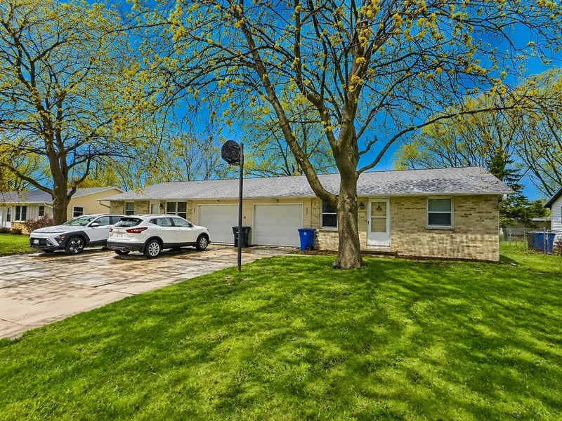 1665 Paulson Rd, Green Bay, WI 54313