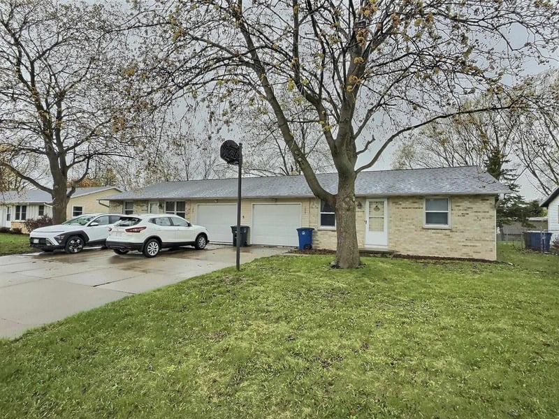 1665 Paulson Rd, Green Bay, WI 54313