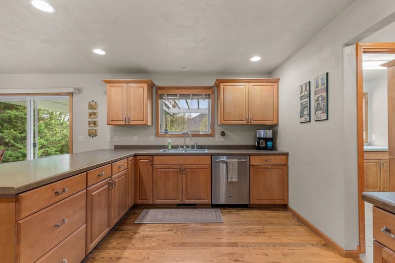 3663 Hickory Ridge Rd, Oshkosh, WI 54904