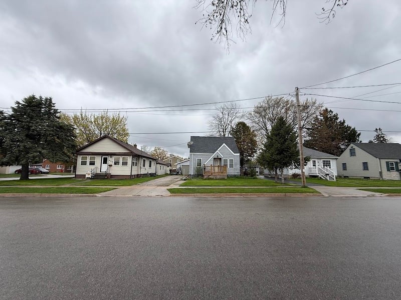632 7th St, Menasha, WI 54952