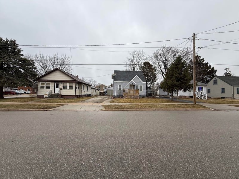 632 7th St, Menasha, WI 54952