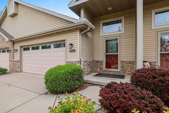 1243 Prairie Falcon Trl, Green Bay, WI 54313-7177