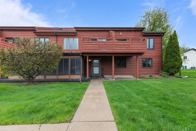 2206 Meadowbrook Ct #A, Oshkosh, WI 54904
