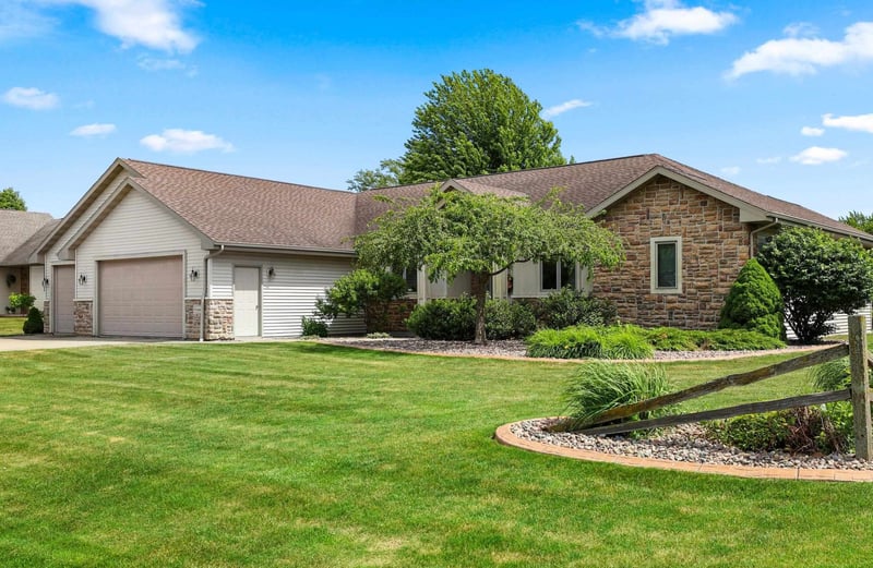 W4847 Cliff View Dr, Sherwood, WI 54169