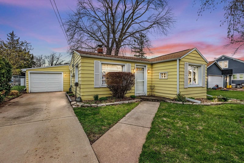 427 Lark St, Oshkosh, WI 54902